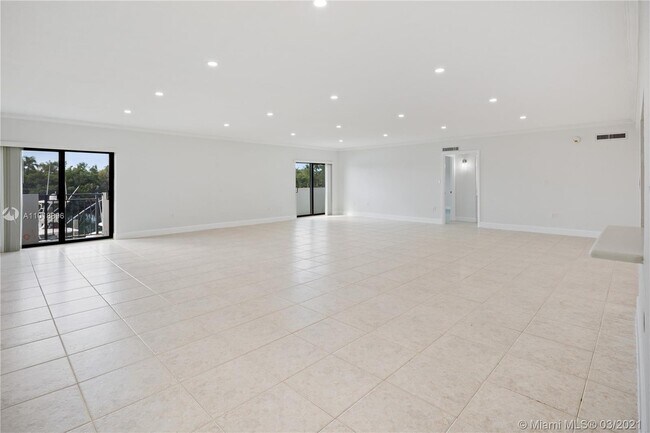 Building Photo - 6901 Edgewater Dr