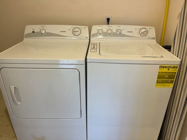 Building Photo - Live the Resort Life in this Furnished 2 Bedroom / 2 Bath Condo