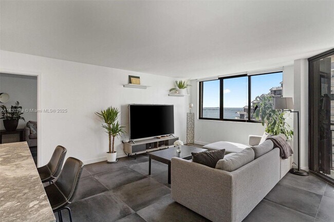 Primary Photo - 540 Brickell Key Dr