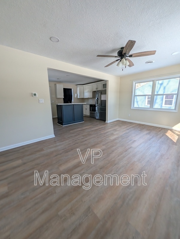 Building Photo - 6904 N Pine St