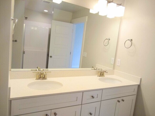 Building Photo - Bluffdale Townhouse Rental in Bringhurst S...