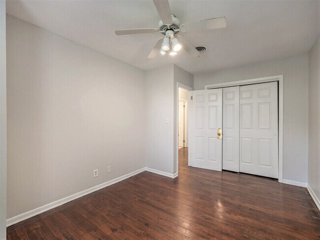 Building Photo - 2426 1/2 S 16th St #7