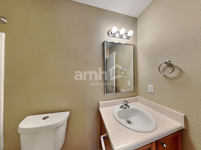 Building Photo - 1760 Blackmore Dr