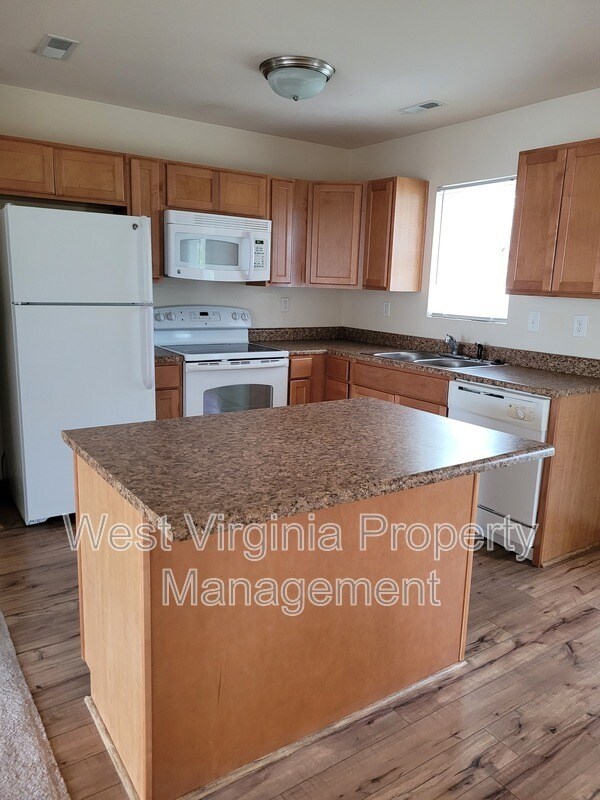 Building Photo - Woodland Acres