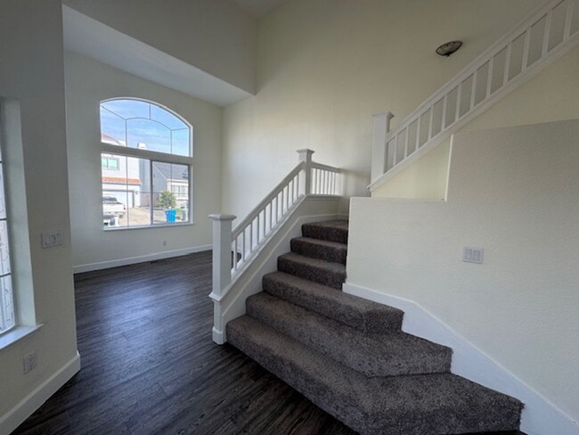 Building Photo - Beautiful 4 Bedroom House in Coffey Park A...