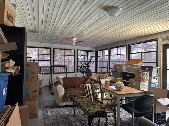 Building Photo - 818 Mendoza Dr