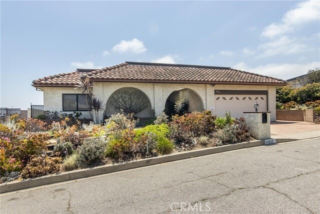 Building Photo - 14676 Deervale Pl