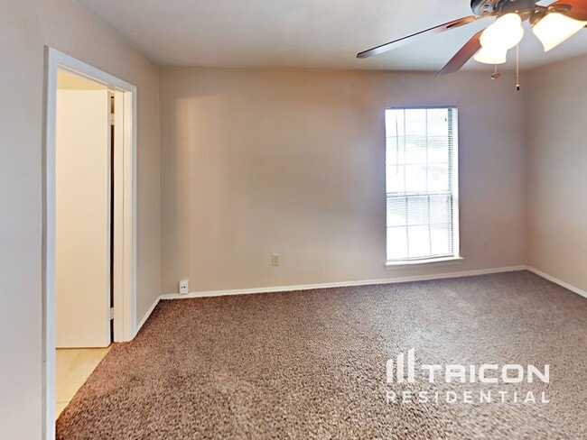 Building Photo - 1378 Southridge Dr