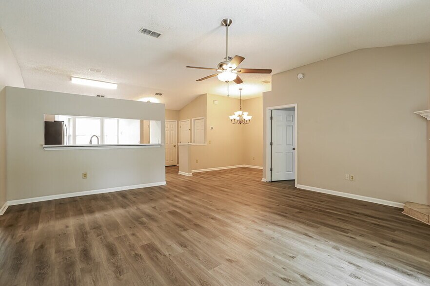 Building Photo - 3402 Westfield Dr