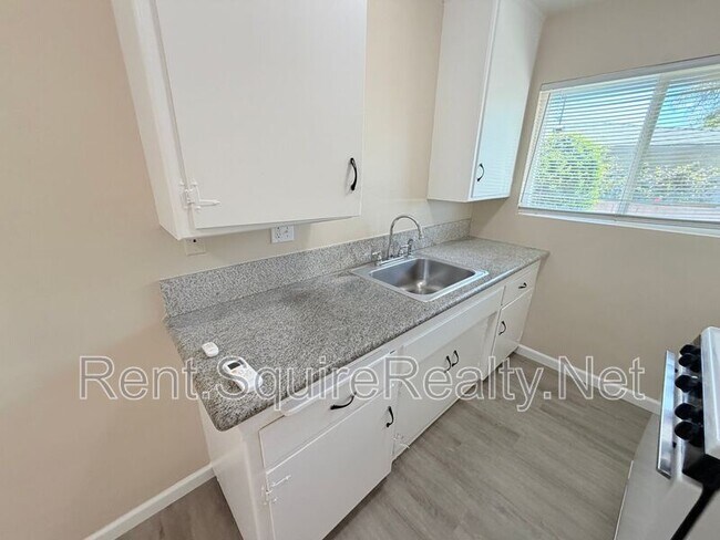 Building Photo - 316 N San Gabriel Ave