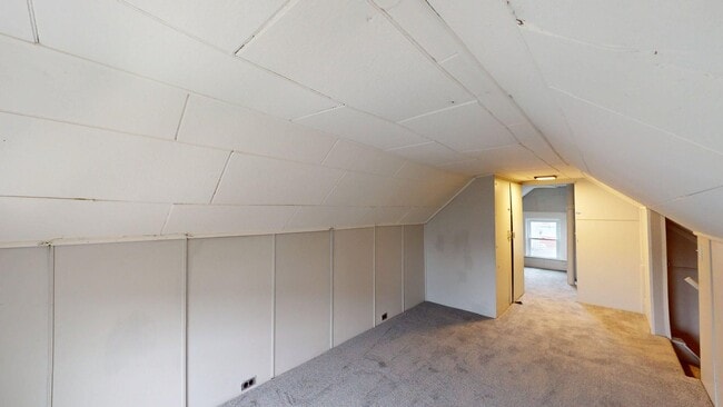 Building Photo - Edgewater Neighborhood - 3 bedroom - 2 Bat...