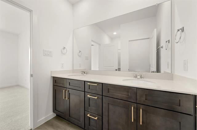 Building Photo - 5720 Lakeview Dr