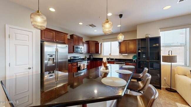 Building Photo - 3272 E Meadowview Dr