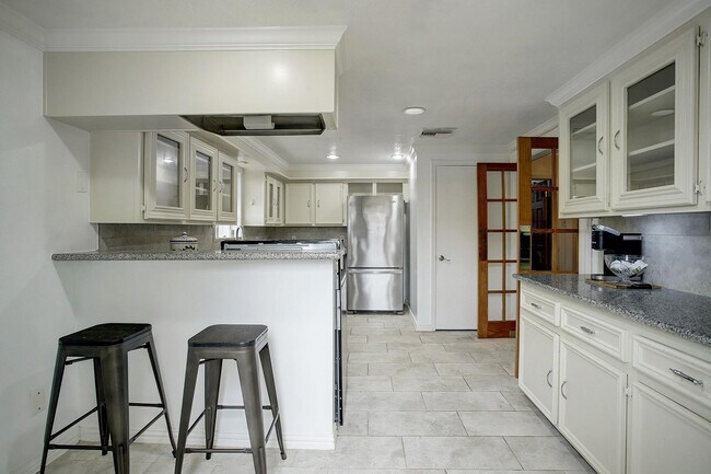 Building Photo - 5303 Tallow Ln