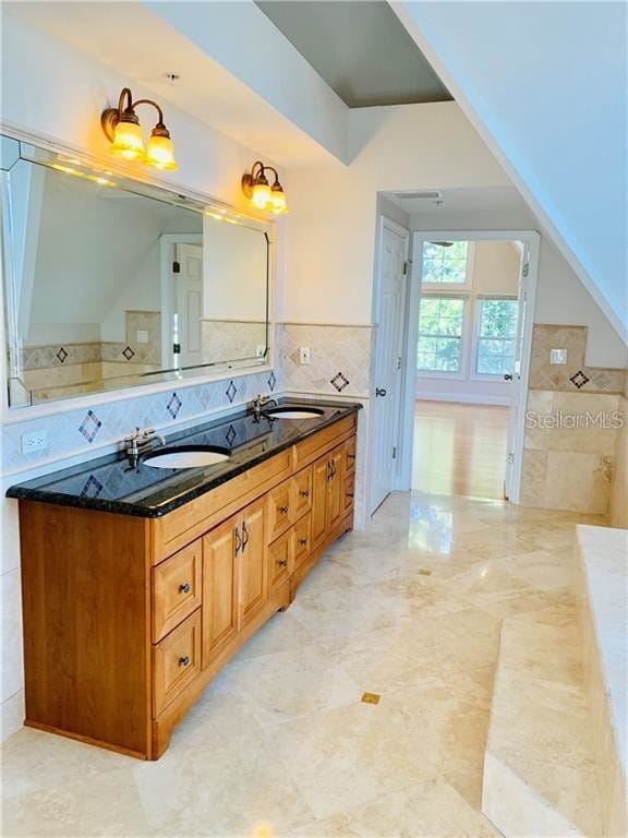 Building Photo - 832 Bay St NE