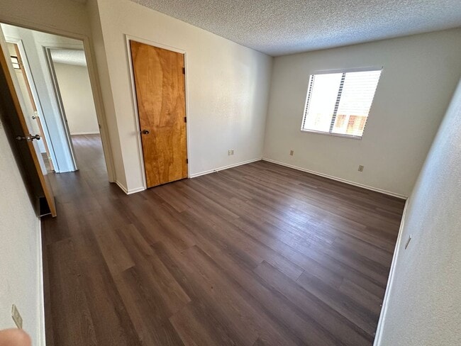 Building Photo - Welcome to this 2 bedroom 1 bath home!
