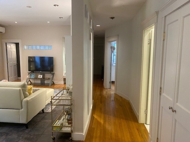 Building Photo - 1038 Beacon St