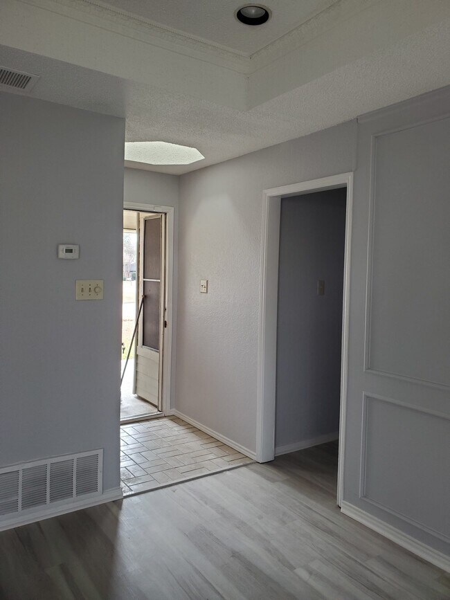 Building Photo - 1005 Packard Dr