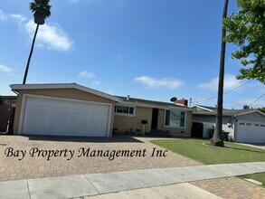 Building Photo - Lovely 3 bedroom 2 bath home with pets considered!