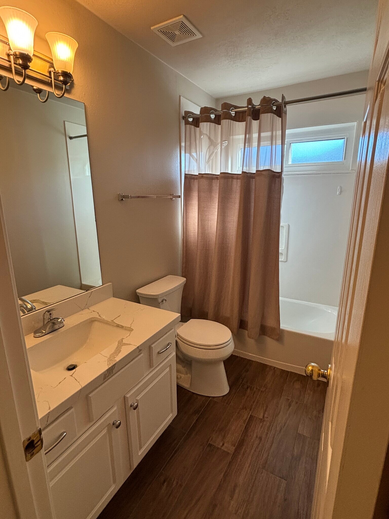 Secondary Full Bathroom - 3505 Cedar Prairie Dr