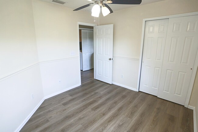 Building Photo - 104 Crete Ct