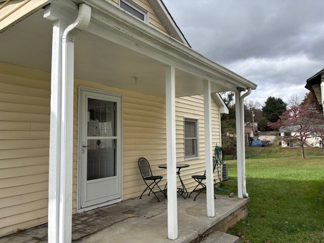 Building Photo - 213 Landsdowne St