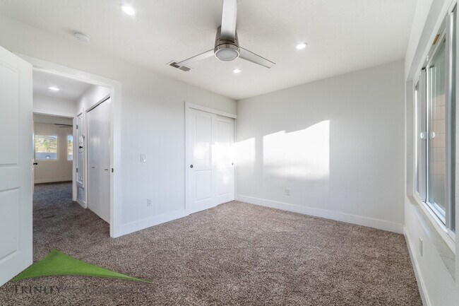 Building Photo - 2479 Caminito Ocean Cove