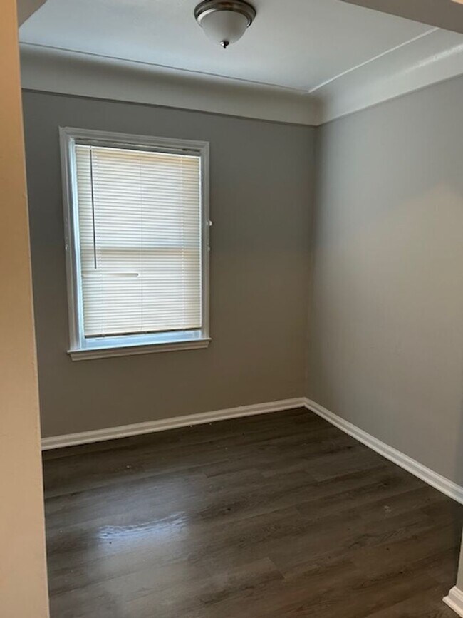 Building Photo - Cozy 3 bedroom bungalow