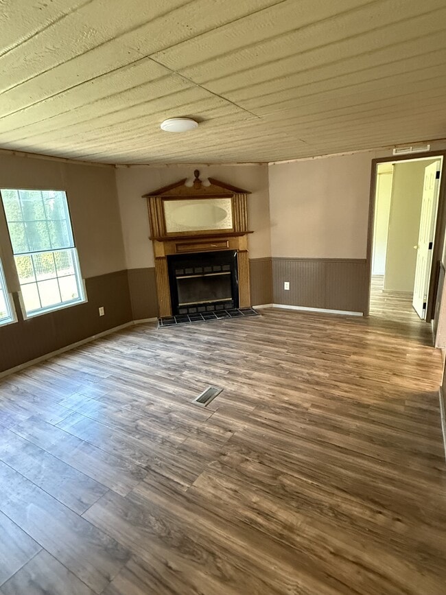 Building Photo - 110 Robin Meadow Ln