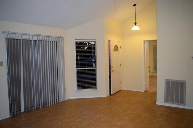 Building Photo - 16819 Village Oak Loop