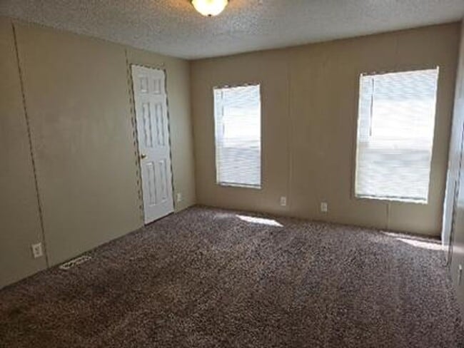 Building Photo - $300 Rent Credit if Lease Starts before 7/1/26! No Application Fees for the Month of June!