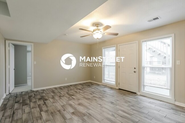 Building Photo - 3 Bedroom Pet-Friendly Home in KEARNEY, MO with Main Street Renewal