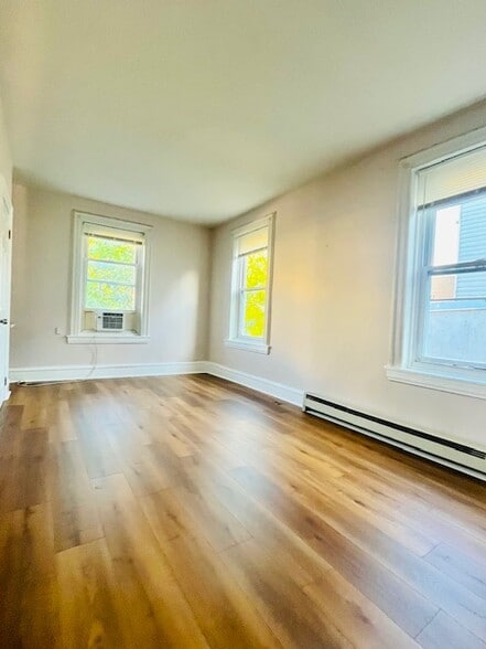 High ceiling 2nd Br - 913 N 15th St