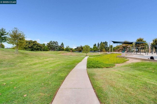 Building Photo - 4695 S Larwin Ave