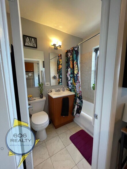 Building Photo - 734 W Bittersweet Pl