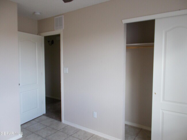 Building Photo - 749 Desert Sage Dr