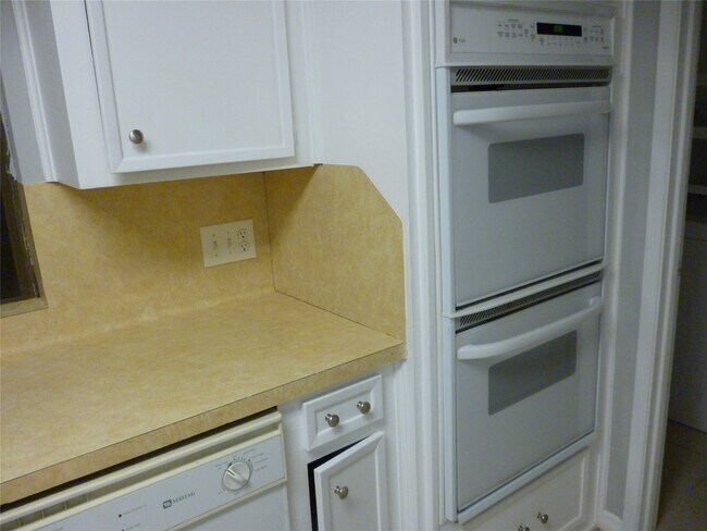 Building Photo - 2822 Mesquite Dr