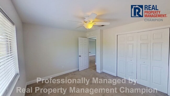 Building Photo - Beautiful Upper-Level Condo with Convenient Mid-Town Location