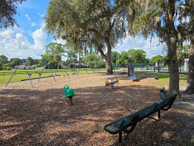 Building Photo - Three Bedroom Home Located in Sterling Park with Many Ammenities