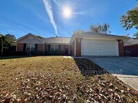 Building Photo - 666 Wellington Dr