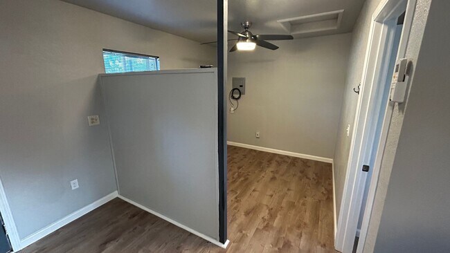 Building Photo - 4817 Hansen Ave