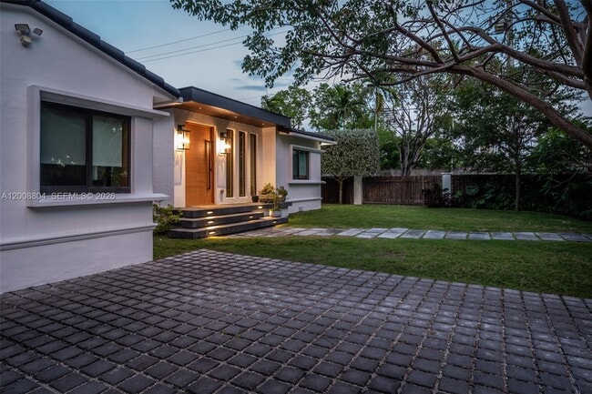 Building Photo - 115 SW 23rd Rd