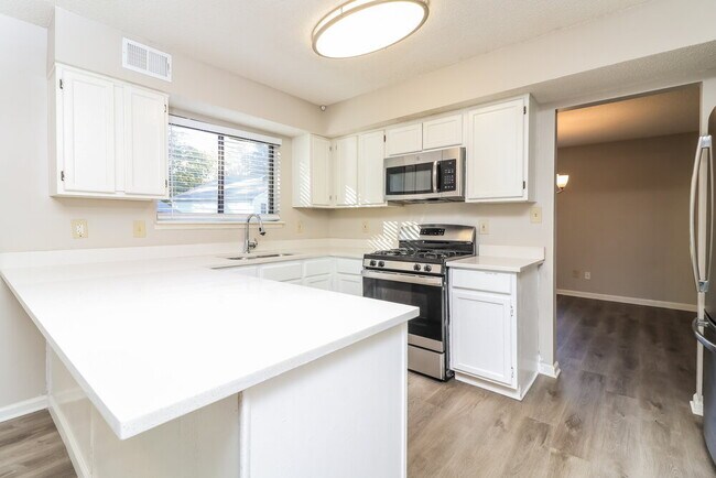 Building Photo - 20 Briar Gate Ln