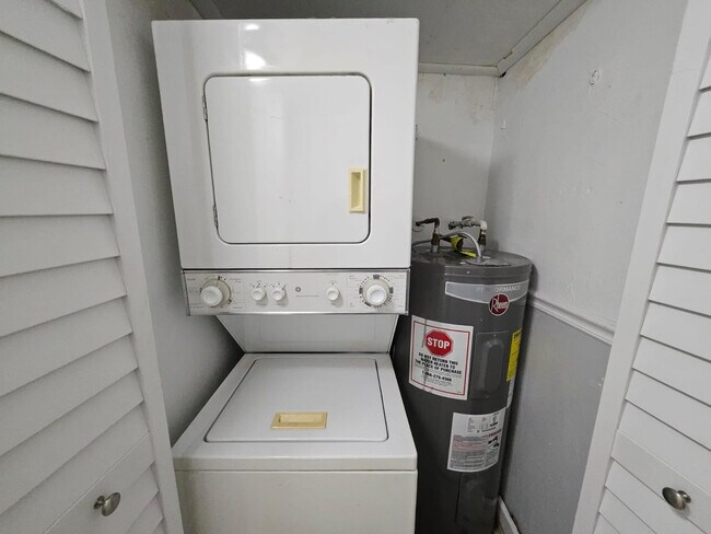 Building Photo - 1005 S Flagler Ave