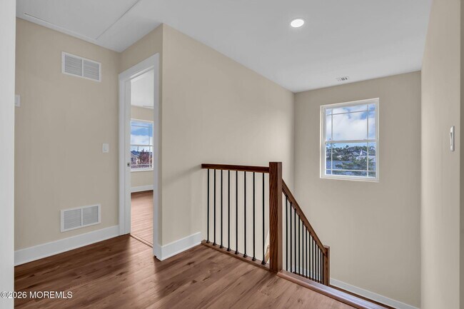 Building Photo - 58 Cove Rd