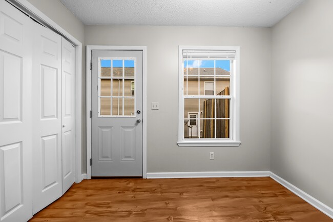 Building Photo - 284 Raleigh Dr