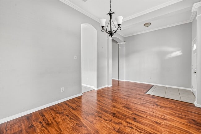 Building Photo - 5615 Brookhollow Oaks Trail