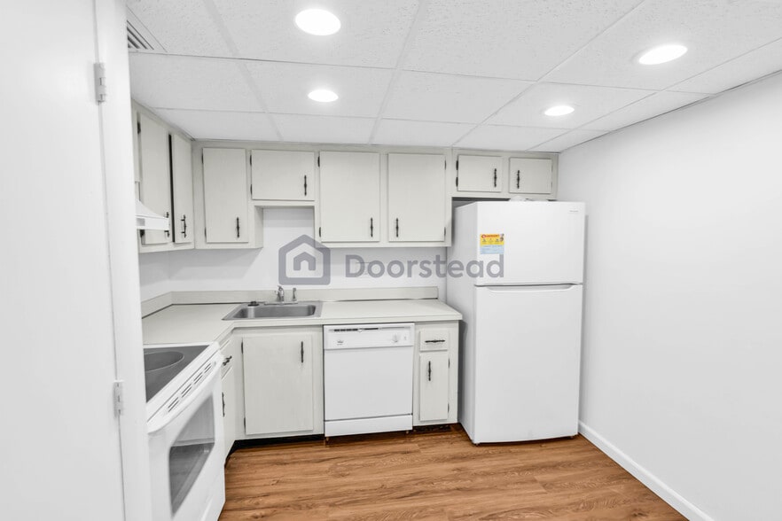 Building Photo - 4172 Inverrary Dr