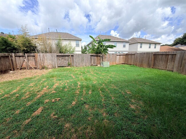 Building Photo - 15423 Fir Woods Ln