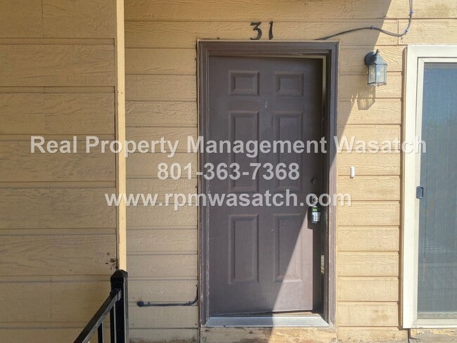 Building Photo - Come See This Great 2 Bedroom 1 Bath Condo In Salt Lake City!